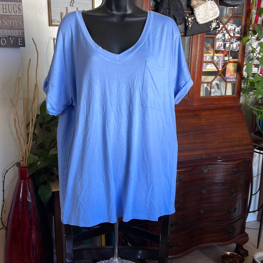 Cuffed sleeve pocket tee
